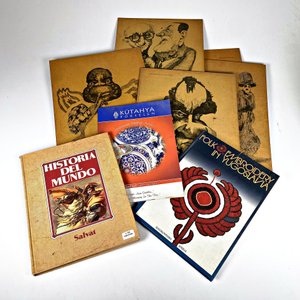 Lote anterior: Ocho Piezas: Cuadros de Caricaturas y Libros de Arte