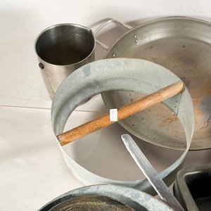 Lote de Artículos de Cocina: Paellera, Moldes, Jarra, Termo y Más - imagen 3