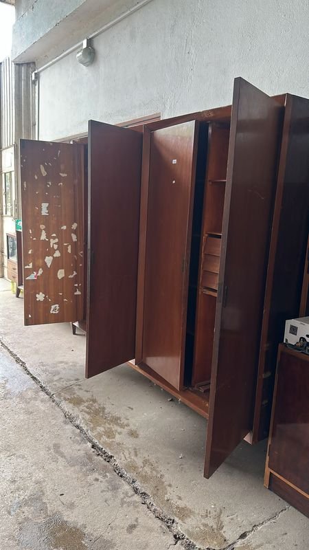 Ropero de cuatro puertas en madera - imagen 5
