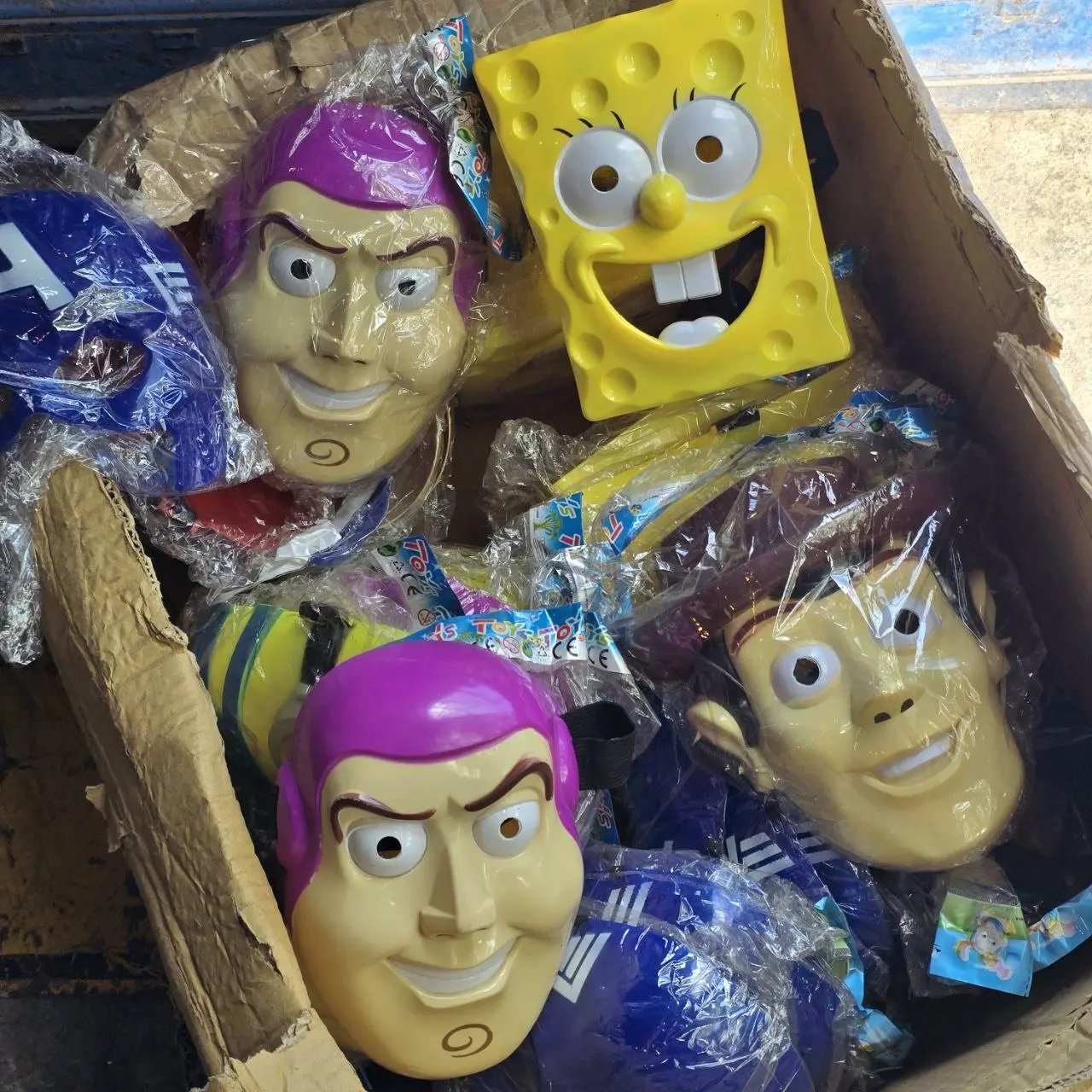 Lote anterior: Máscaras de personajes infantiles y accesorios