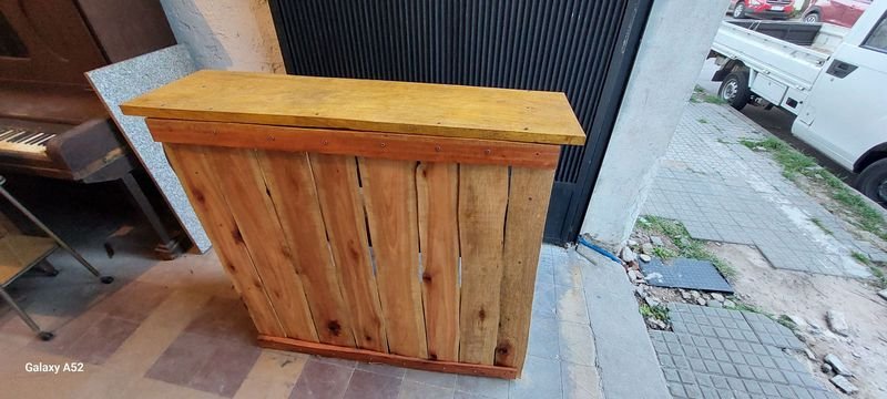 Mostrador tipo barra de madera para decoración y uso - imagen 5