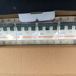 4 Llaves Termomagnéticas Trifásicas TQC BH17 10A - imagen 3