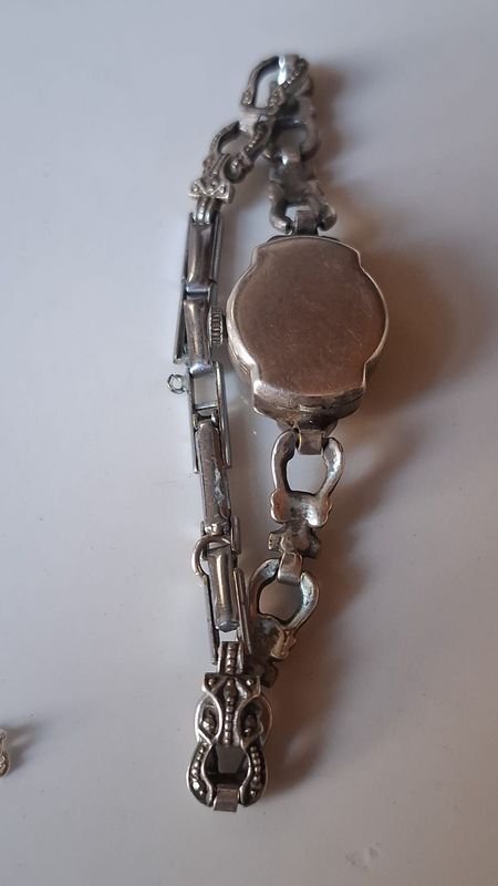 Reloj de plata antiguo con marquesitas, no funciona - imagen 4
