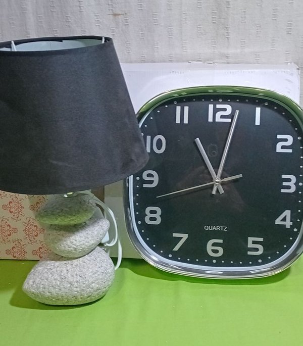 Lámpara de Mesa y Reloj de Pared Cuadrado Estilo Mármol - imagen 1