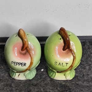 Juego de Salero, Pimentero y Servilletero de Cerámica con Forma de Manzana - imagen 2