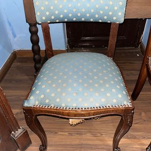 Par de Sillas Estilo Luis XV Azules con Tapizado Floral - imagen 2