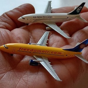 Lote de 2 Aviones a Escala Herpa B737 Freedomair y Air New Zealand - imagen 2