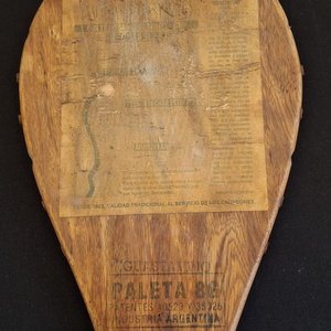 Paleta de Frontón Antigua Guastavino Modelo 86, Estuches WalMur con Agujas Veterinarias, Parches Banderas de Asia y Discos Compactos - imagen 2