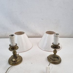 L 350 - 2 Piezas - Atractivo par de veladores antiguos estilo candelabro con bases ornamentadas y pantallas en tela clara - Funcionan - imagen 3