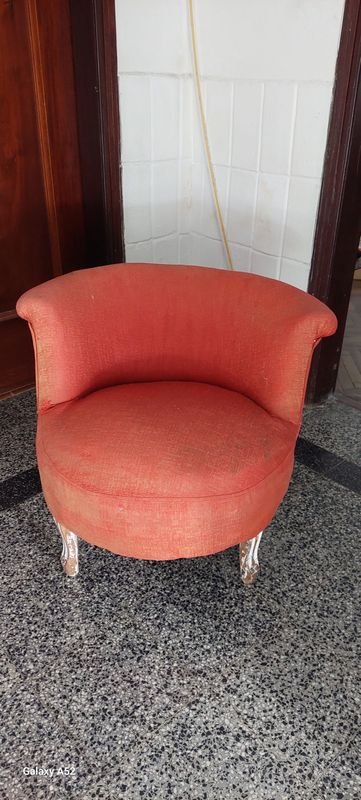 Silla tapizada rojiza de excelente calidad - imagen 1