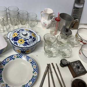 Lote de Vajilla y Utensilios de Cocina: Olla de Loza, Vasos de Vidrio, Compoteras y Más - imagen 13