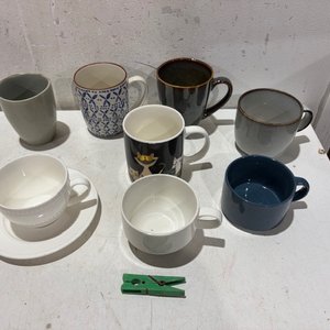 Lote anterior: Set de 7 Tazas de Cerámica Variadas