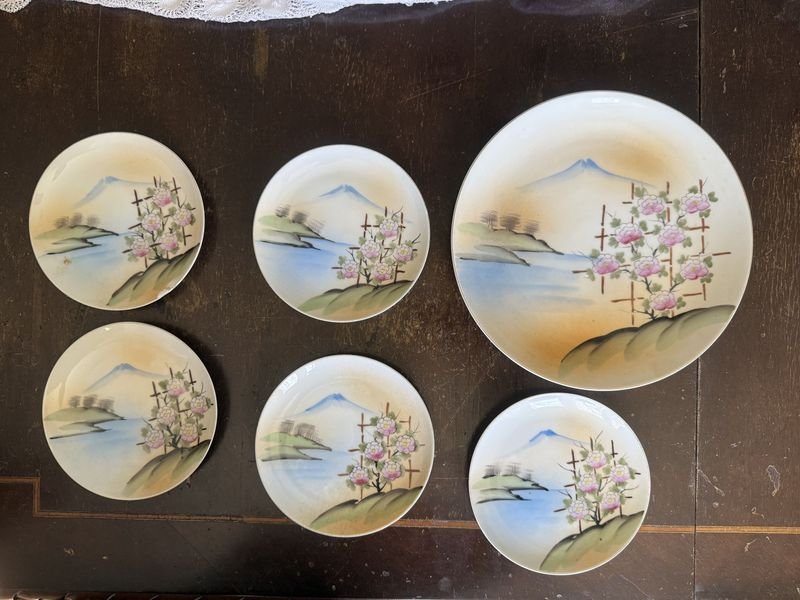 Conjunto de Platos Orientales Pintados a Mano con Paisaje y Monte Fuji