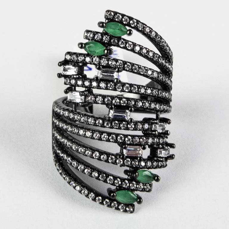 Anillo de Plata con Rodio Negro y Circonias Verdes y Blancas