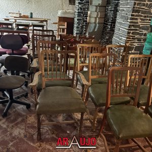 Lote siguiente: Lote de 25 Sillas Varias para Restaurar