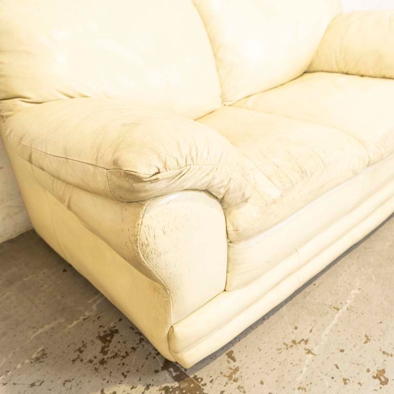 Sofá de cuero beige en excelente estado - imagen 2