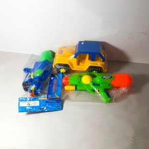 Lote anterior: Lote de Juguetes: Jeep Amarillo y Dos Pistolas de Agua