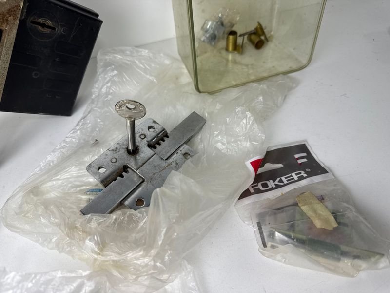 Lote de Cerrajería Completo con Herramientas y Accesorios - imagen 9