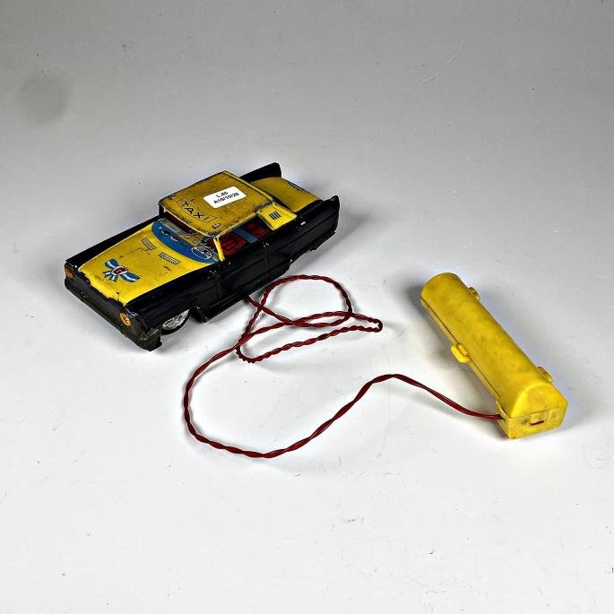 Auto de Chapa a Control Remoto Taxi Antiguo