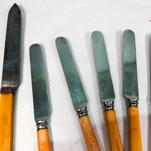Siete Cuchillos con Mangos de Nácar y Simil Nácar - imagen 4