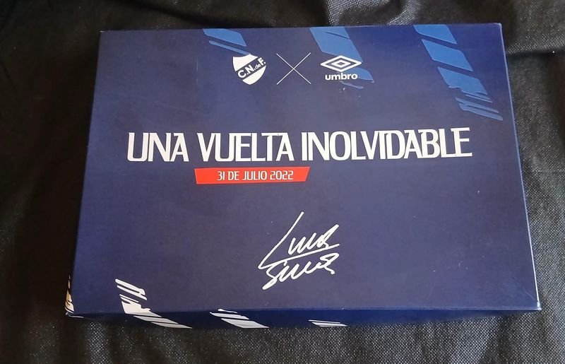 Box Set Conmemorativo "Una Vuelta Inolvidable" Luis Suárez - Club Nacional de Football (2022) Umbro XL