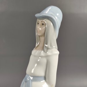 Figura de Porcelana Española M. Requena Mujer con Sombrero y Lazo Azul - imagen 3
