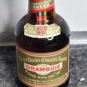 Botellita de Licor Drambuie Sellada con Contenido - imagen 4