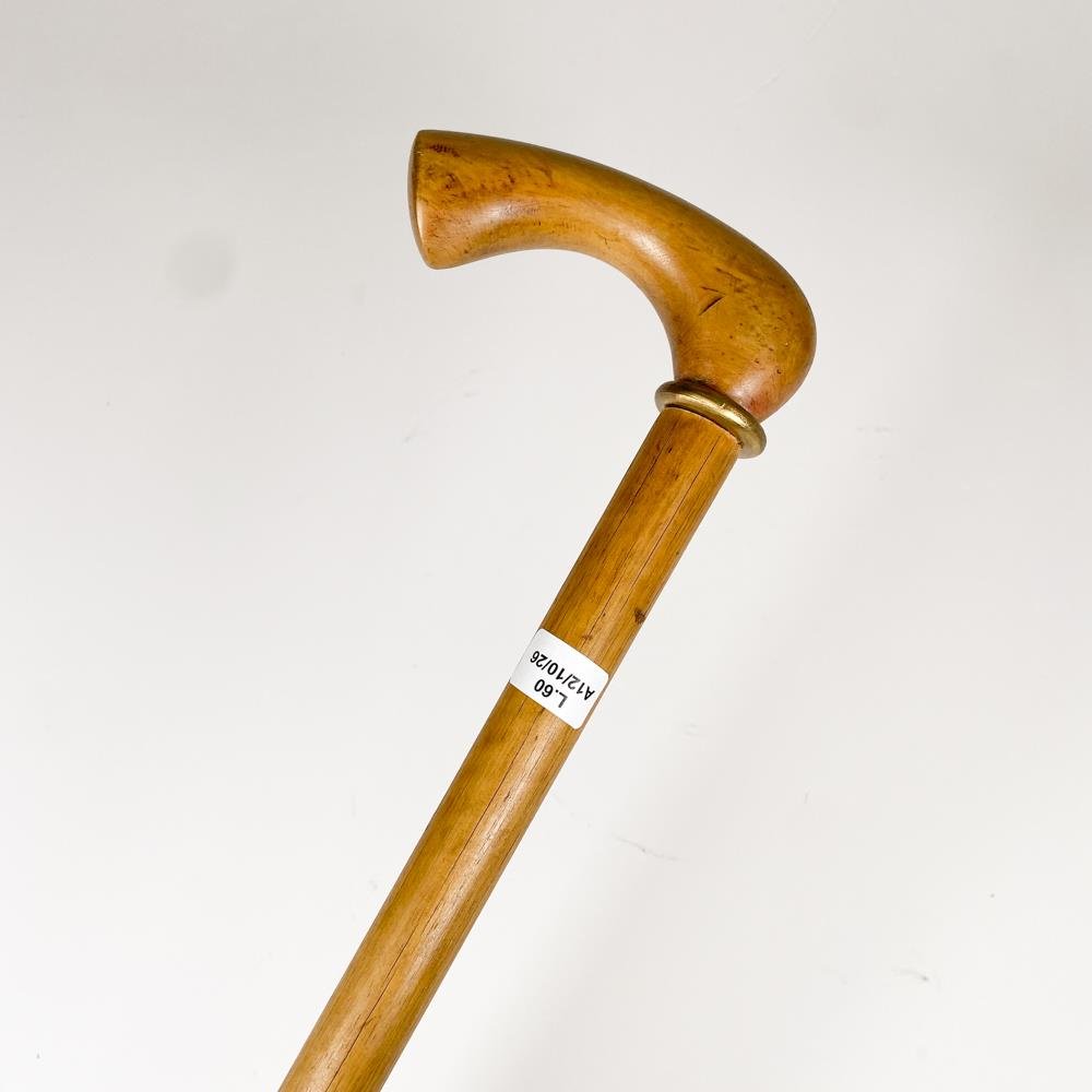 Baston de Madera con Aro Dorado - 76 cm