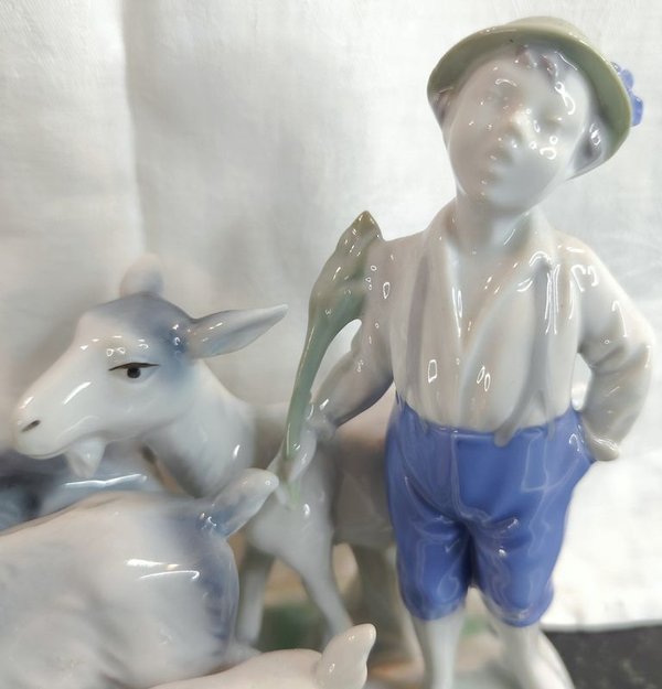Figurita de porcelana alemana de pastor con sus cabras - imagen 3