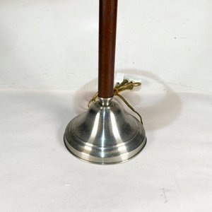 Lámpara de Mesa Clásica con Pantalla Burdeos y Base Metálica - imagen 2