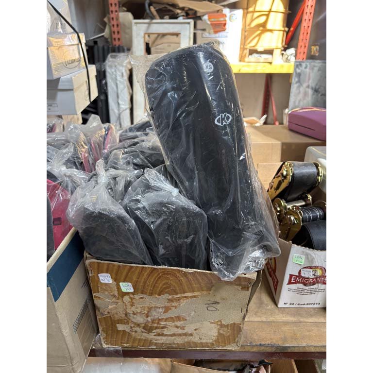 Lote siguiente: 10 Pares de Canilleras en Buen Estado