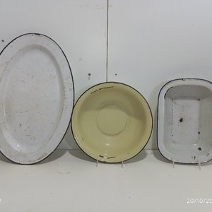 Lote de 6 piezas: 3 fuentes y recipientes esmaltados y 3 bandejas decorativas - imagen 3