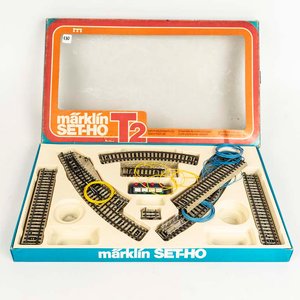 Lote siguiente: Juego de vías para tren Marklin made in Western Germany en su caja original.