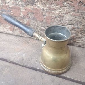 Antigua Cafetera Turca de Bronce con Mango de Madera - imagen 1