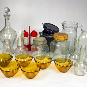 Lote de Cristalería y Recipientes de Vidrio: Copas, Vasos, Aceiteros y Más - imagen 1