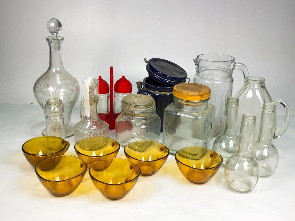 Lote de Cristalería y Recipientes de Vidrio: Copas, Vasos, Aceiteros y Más