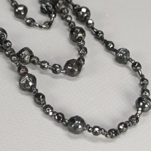 Collar de Tres Vueltas con Piedras Naturales y Mostacillas Negras - imagen 5