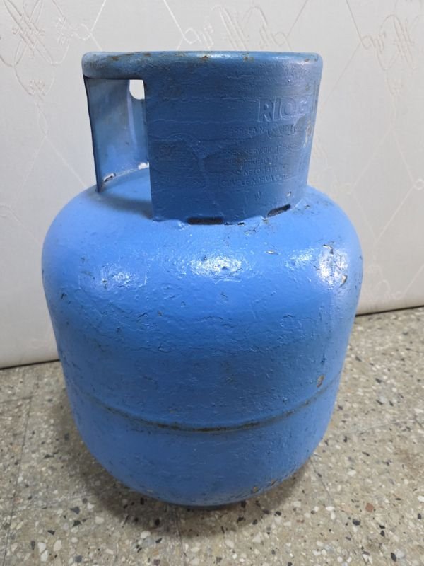 Lote siguiente: Cilindro de gas de 13 kg en condiciones aceptables