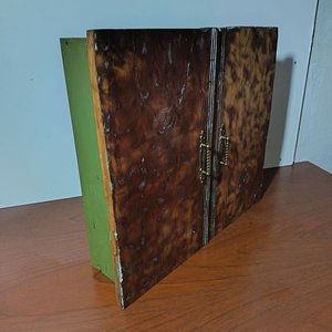 Botiquín o Estante Rústico de Madera con Puertas y Estantes Interiores - imagen 2