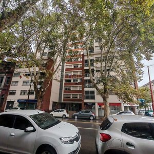 Lote siguiente: Edificio de apartamentos en venta