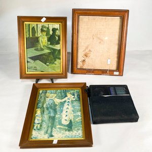 Lote siguiente: Lote de 4 piezas: Radio antigua con funda, marco portarretrato y dos láminas decorativas