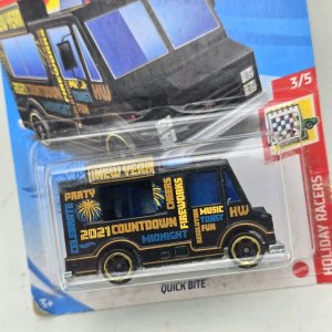 Hot Wheels Quick Bite "New Year 2021" Edición Limitada - imagen 2
