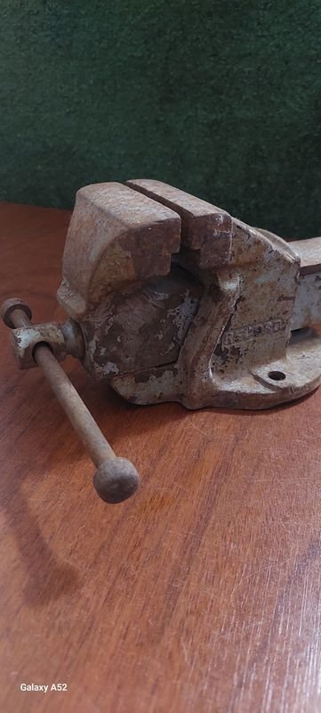 Morsa en buen estado - Vise de metal con mano de ajuste - imagen 3
