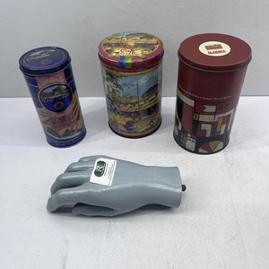 Lote siguiente: Lote de 3 latas antiguas con publicidades: Royal Dansk, Elara y otra
