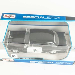 Auto Century 1955 escala 1/26 colección Maisto, en su caja original - imagen 2