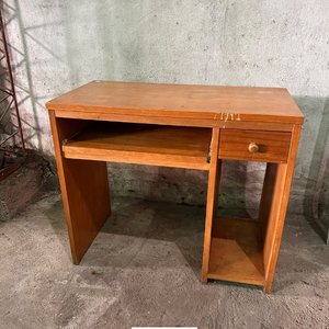 Escritorio de madera con bandeja para teclado y cajón - imagen 3