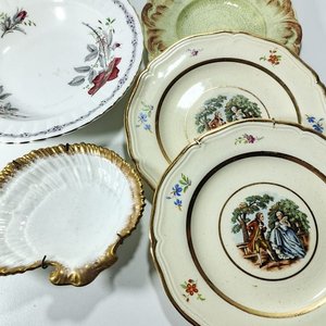 Lote anterior: Lote de 5 Platos Antiguos de Porcelana con Detalles Pintados y Sellos "ENGLAND"