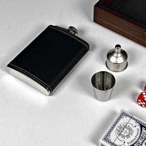Set de Ajedrez, Dados, Cartas de Poker y Petaca - imagen 3