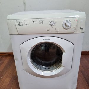 Lote siguiente: Secarropas Ariston AS700VX Carga Frontal 7.5 kg Blanco