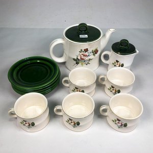 Juego de Porcelana Blanca con Flores y Verde: Tetera, Lechera, Azucarero, Tazas y Platitos - imagen 1